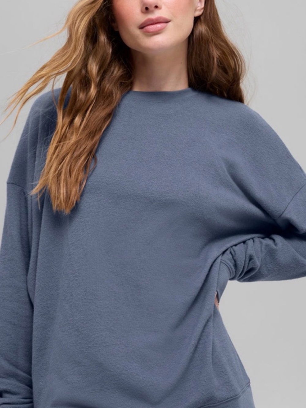 ALO Yoga Freestyle Mock Neck Sweatshirt in Slate Blue